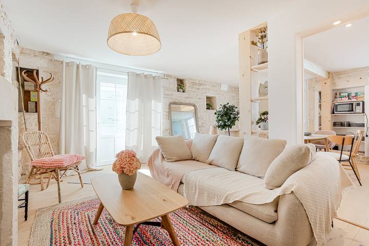 Maison de vacances 'Charmante Maison Pierre À Ors' avec terrasse privée in Le Château-d'Oléron, Côte de Beauté