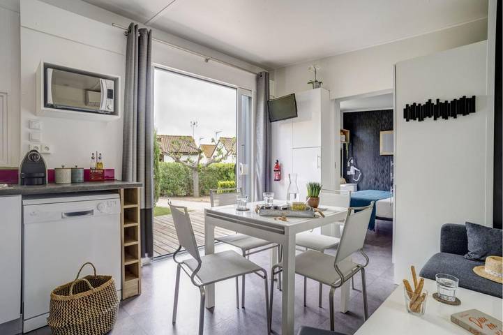 Mobil home pour 5 personnes, avec terrasse ainsi que piscine et jardin, adapté aux familles à Portiragnes - 3