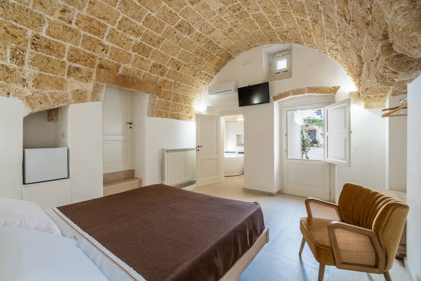 Camera 'Dimora Botte' con terrazza privata, Wi-Fi e aria condizionata in Montesano Salentino, Provincia di Lecce