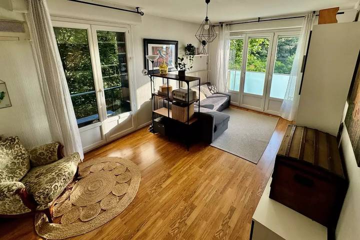 Gîte pour 4 personnes, avec balcon à Écully