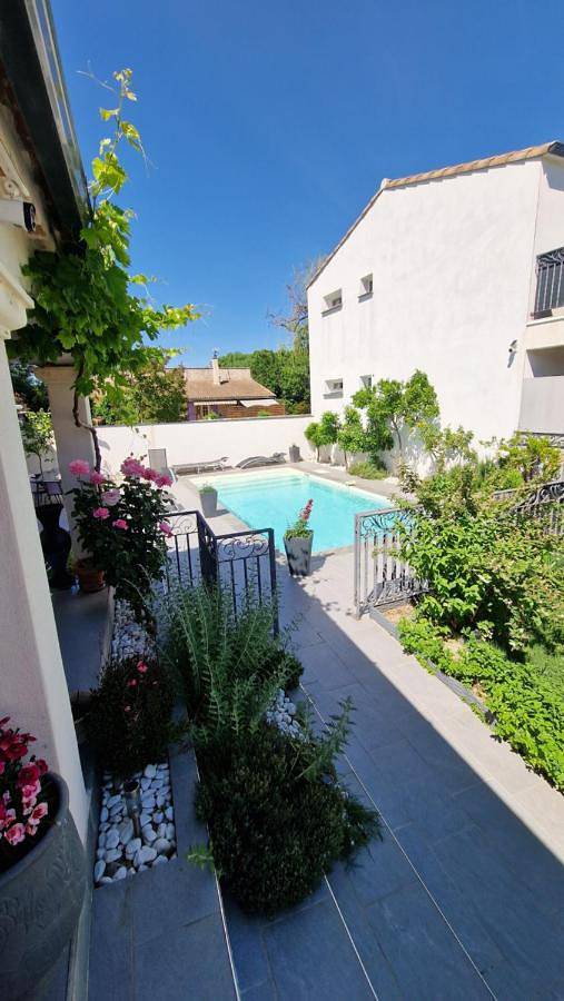Location de vacances pour 5 personnes, avec bassin pour enfant et piscine ainsi que jardin et vue à Ribaute-les-Tavernes - 2