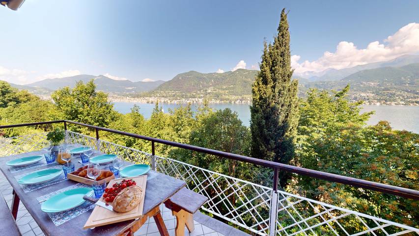 Villa per 6 persone, con terrazza e vista lago nonché giardino a San Felice del Benaco