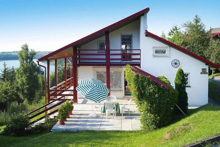 Vacation house for 6 people, with yard - 1