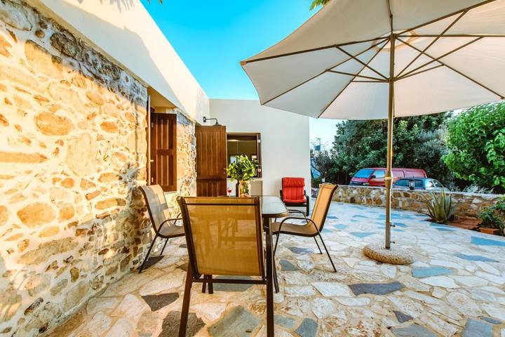 Ferienhaus für 6 Personen, mit Terrasse und Garten sowie Ausblick in Xirokambi
