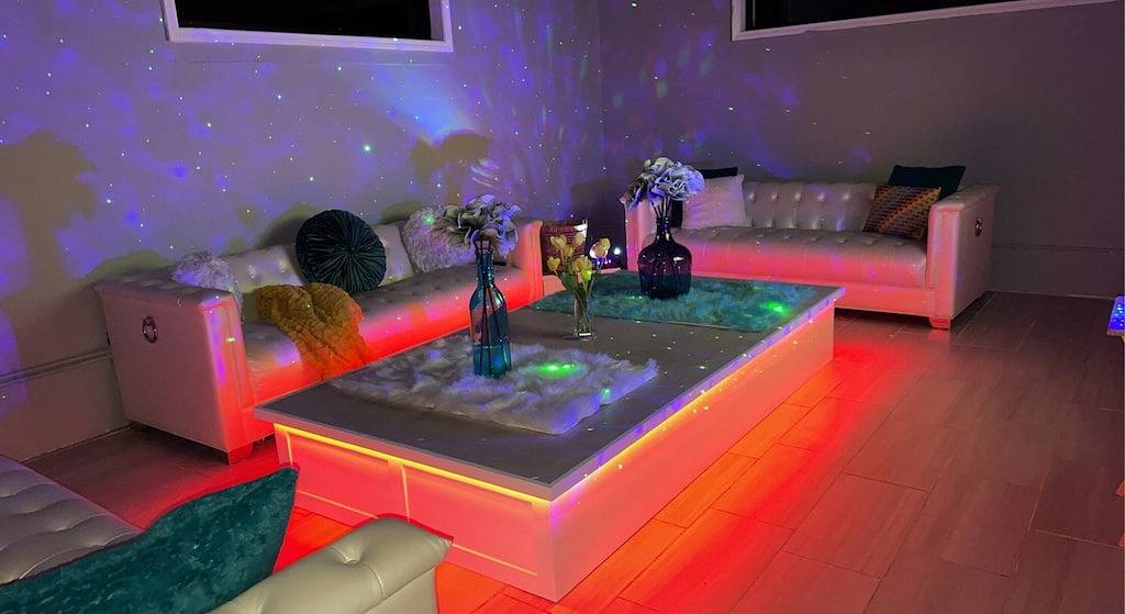 Stylish Gated Retreat Home-3mins to Atl airport in East Point, Fulton County