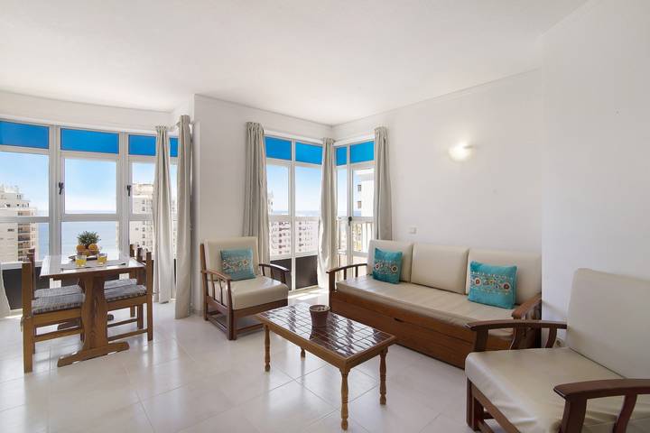 Apartamento entero, Apt. São Rafael 11ºd - Vistas al mar, Wi-Fi y aire acondicionado in Armação de Pêra (costa), Armação de Pera