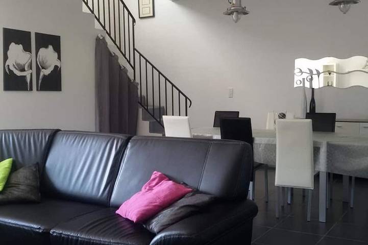 Gîte pour 8 personnes, avec terrasse ainsi que jardin et piscine, animaux acceptés à Averdon - 2