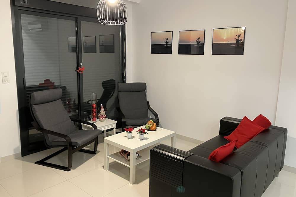 Entire apartment, Modern apartment 250 m from the sea with south facing terrace and swimming pool in Pueblo Latino, Pilar de la Horadada