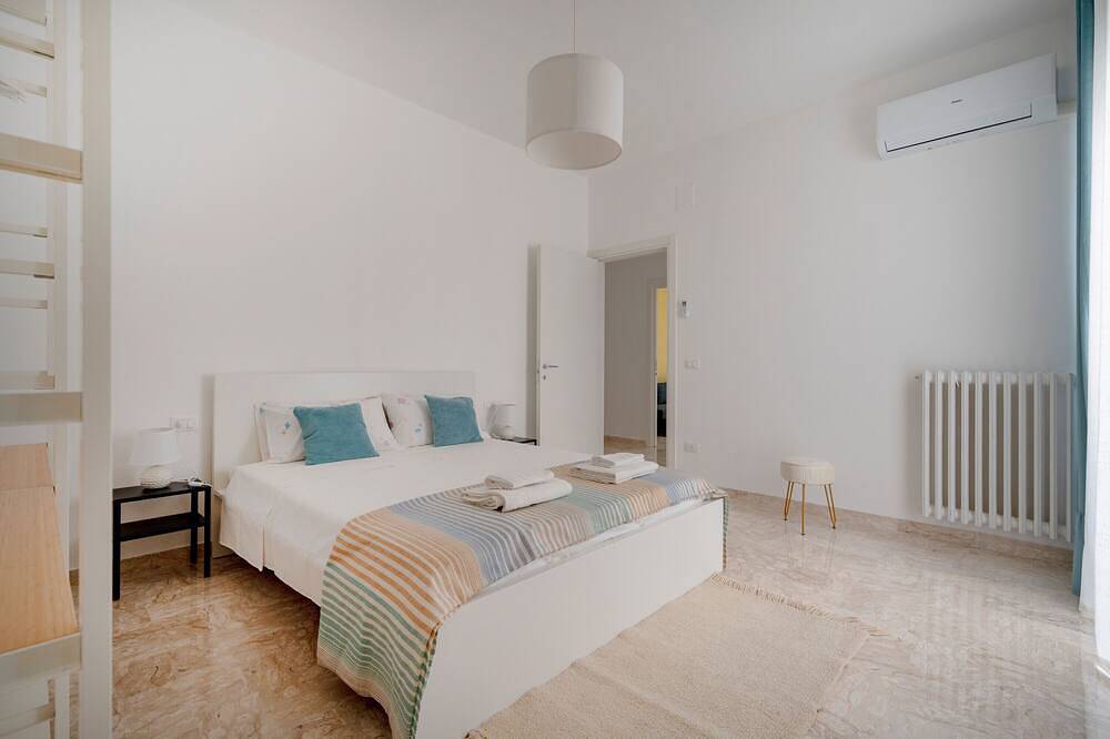 Entire apartment, Apartment 'Relaxia' with Balcony, Wi-Fi and Air Conditioning in Conversano, Bari Province