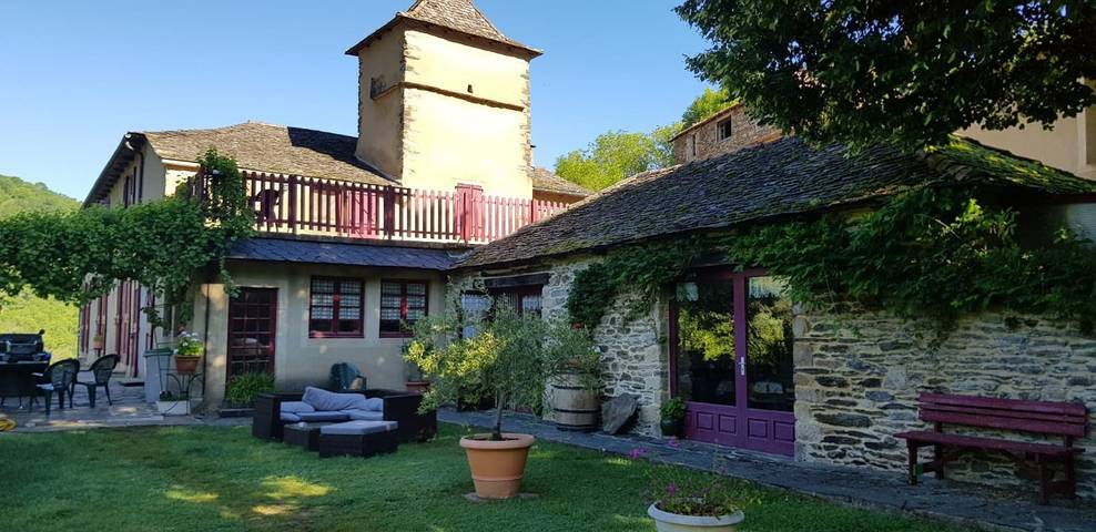 Gîte pour 2 personnes, avec Jacuzzi et Terrasse ainsi que Jardin et Piscine dans Lozère
