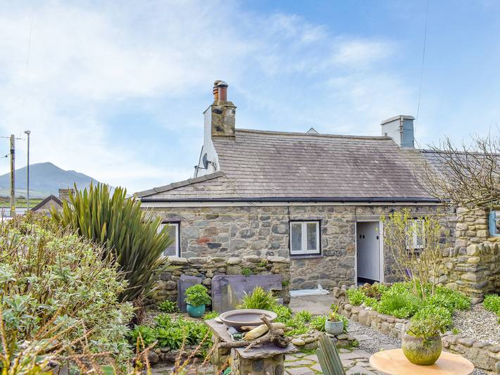 Log cabin for 4 people, with Garden in Snowdonia