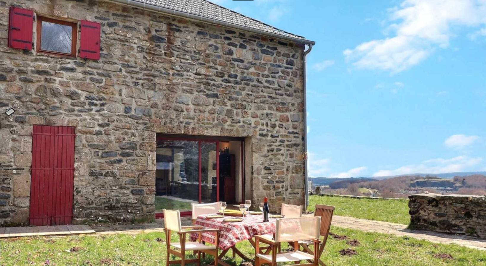 Gîte « Gîte De La Chareyre » avec vue sur la montagne, terrasse privée et Wi-Fi in Sagnes-et-Goudoulet, Parc naturel régional des Monts d'Ardèche