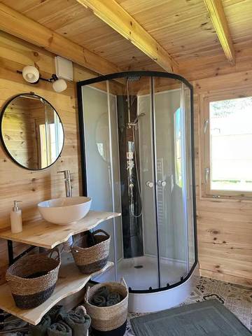 Maison de campagne pour 4 personnes, avec terrasse ainsi que sauna et jacuzzi à Châlus