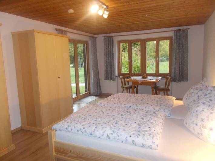 Ganze Ferienwohnung, Landhaus Köckbrunn - Ferienwohnung, 85 qm mit zwei Schlafzimmern und Terrasse in Bad Aibling, Alpenland Tegernsee Schliersee