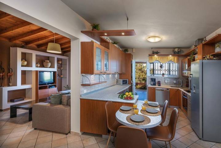 Ferienhaus für 8 Personen, mit Terrasse und Garten sowie Pool und Ausblick in Koskinou - 2