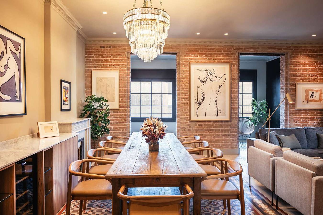 Entire apartment, Lovely 6 Br Flat in L'Eixample in Barcelona Centre, Barcelona