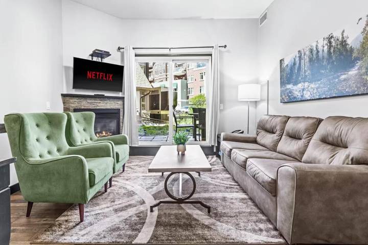 Vakantiewoning voor 6 personen, with whirlpool and balkon as well as zwembad in Banff Nationaal Park