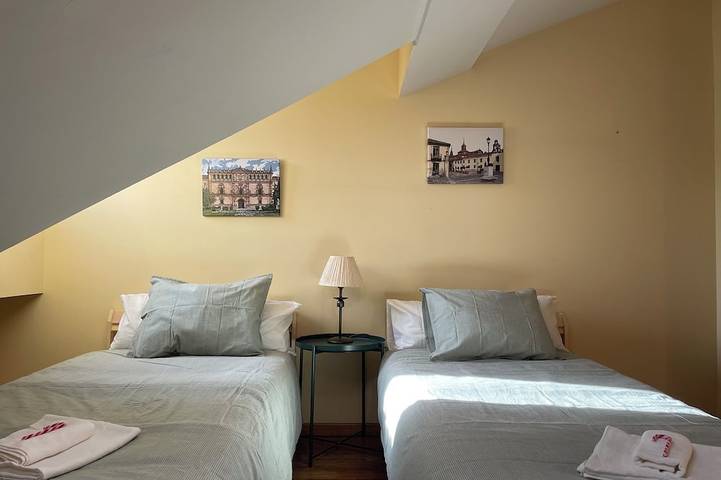 Apartamento entero, El Refugio de Cervantes, familiar, histórico y encantador. in Alcalá de Henares, Área Metropolitana de Madrid