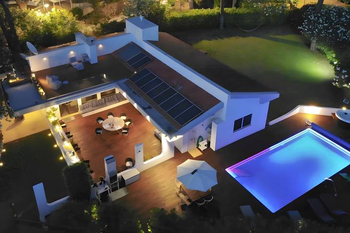 Maison de vacances pour 8 personnes, avec Balcon et Jacuzzi ainsi que Jardin et Bassin pour enfant à Quarteira