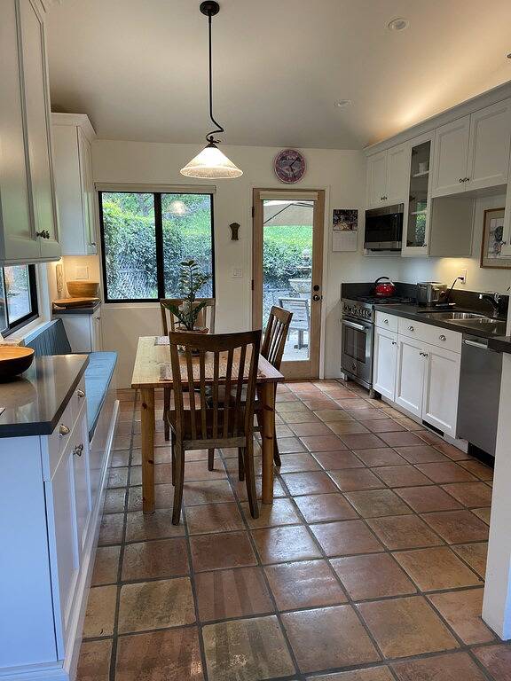 Zen Cottage Hideaway - 1 mile from the Beach, and 1 mile from Downtown... in Santa Barbara, Santa Barbara County
