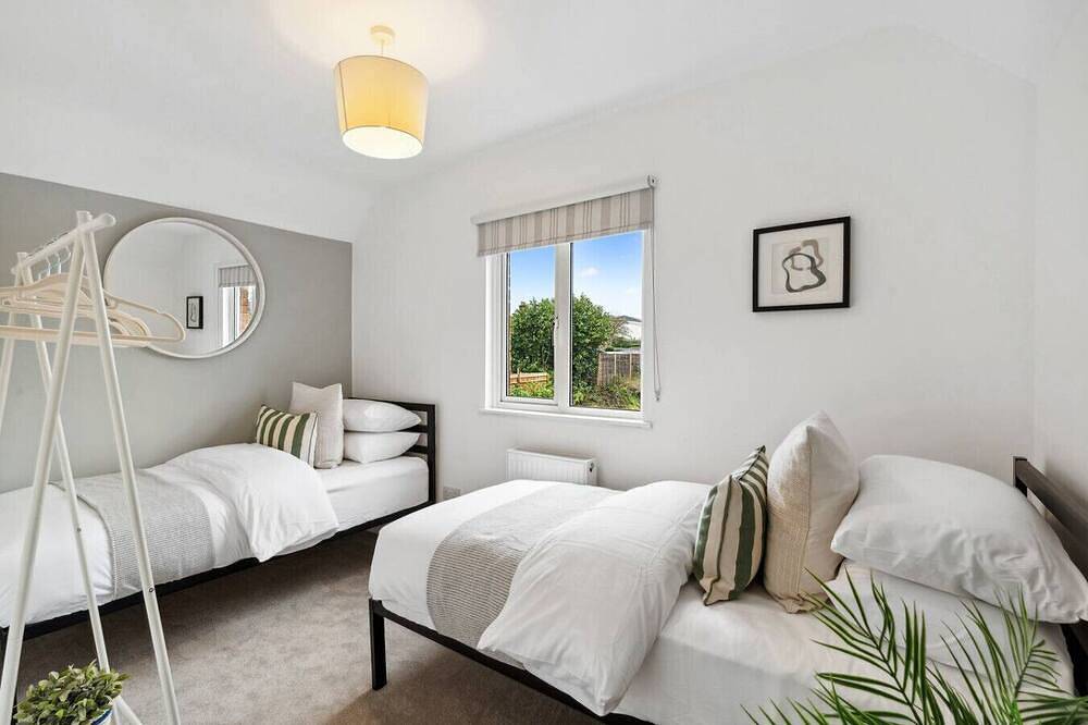The Guildford Manor | Free Parking | 6 Beds in Guildford, Surrey