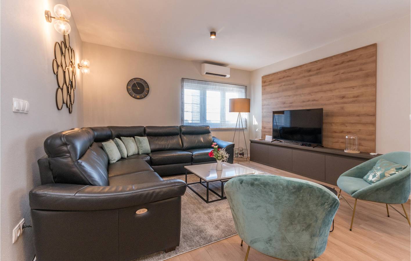 Reizende 1-Zimmer-Wohnung mit Pool, WLAN, Terrasse und Parkplatz in Sukosan, Zadar