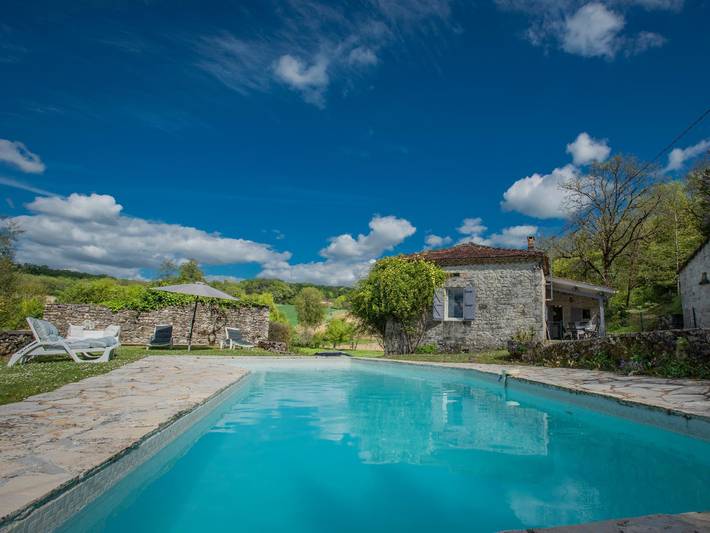 Location de vacances pour 4 personnes, avec piscine et jardin à Castelnau-Montratier