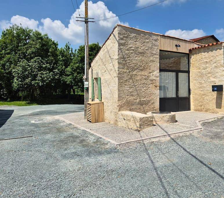 Gîte des oliviers avec barque et vélo in Arçais, Région de Niort