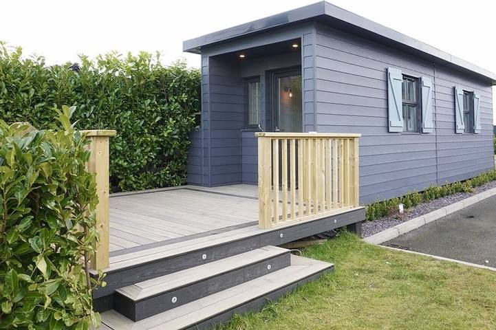Log cabin for 2 people, with garden, with pets in Northern Ireland