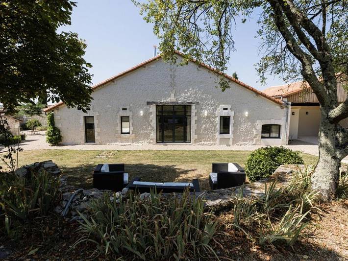 Location de vacances pour 10 personnes, avec terrasse et piscine à Saint-Paul-Lizonne - 3