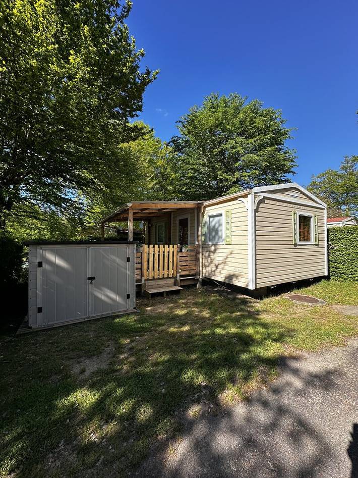 Camping pour 6 personnes, avec terrasse et piscine, animaux acceptés en Auvergne - 2