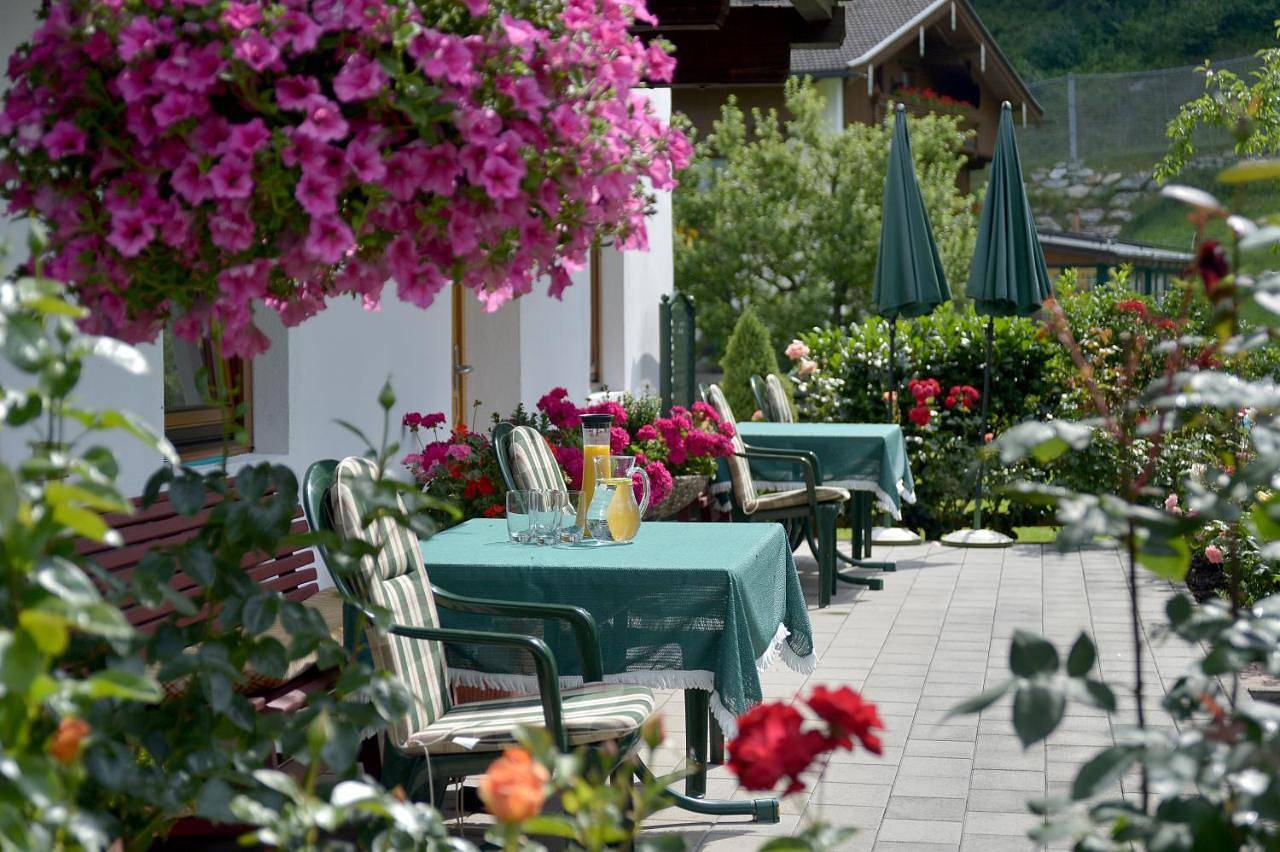 Geheel appartement, Small Double Room with Balcony in Mayrhofen, Zillertaler Alpen