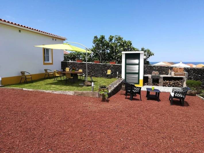 Casa de férias para 4 pessoas, com Terraço e Jardim em Rabo de Peixe