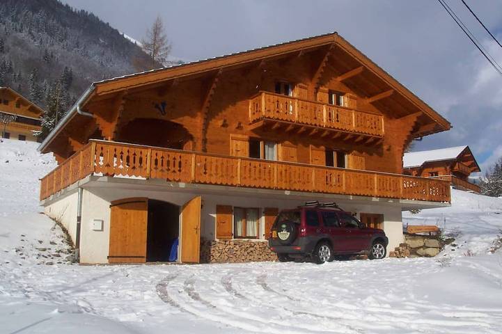 Maison pour 10 personnes, avec jacuzzi ainsi que jardin et balcon à Montriond