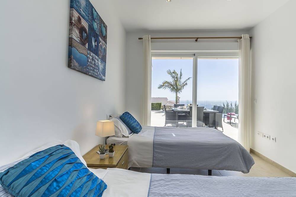 Modern villa with heated privat pool and jacuzzi in Salobreña, Costa Tropical