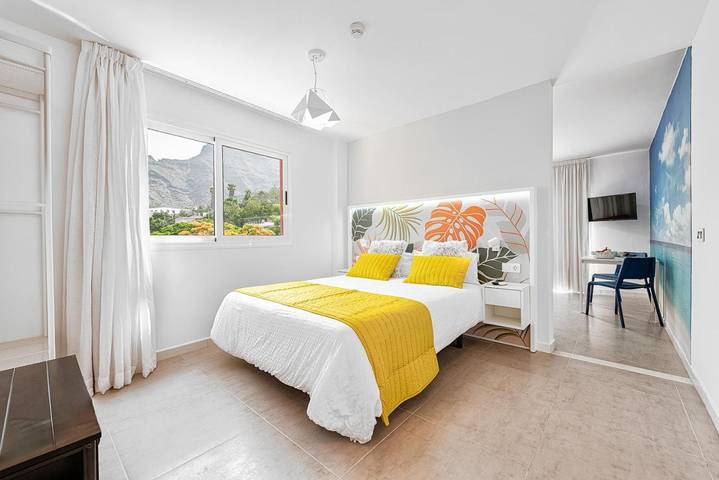 Ferienhaus für 2 Personen, mit Balkon und Terrasse sowie Garten und Pool
