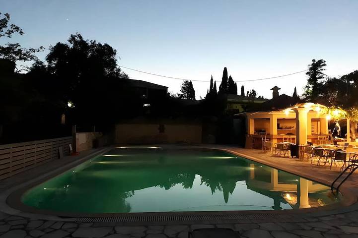 Bed and breakfast for 2 people, with Garden and Pool in Corfu