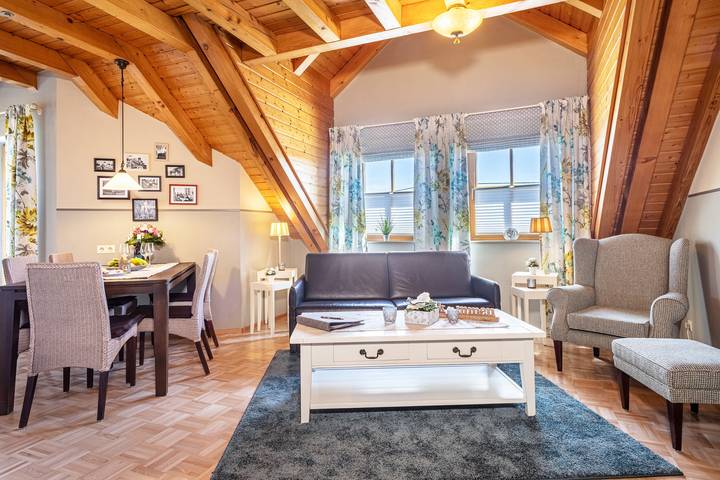 Ganze Wohnung, Schöne Ferienwohnung 6 am Trostelhof mit Balkon, Gemeinschaftsgarten & Wlan in Neufrach, Salem