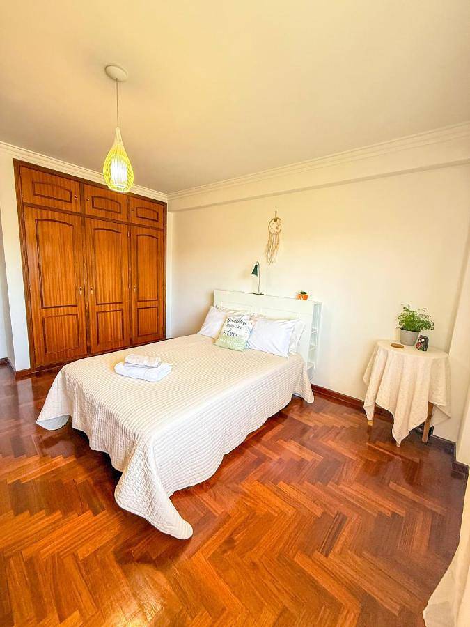 Apartamento de férias inteiro, Superhost Stay Spacious Double Rooms near Lisbon and Beaches in Corroios, Halbinsel von Setúbal