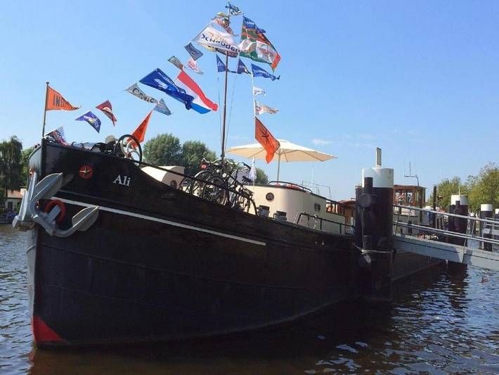 Boot voor 2 personen, met uitzicht en terras in Alphen aan den Rijn Gemeente