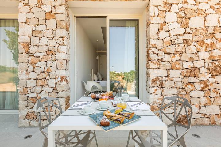 Habitación para 4 personas con piscina in Torre Pali, Salve