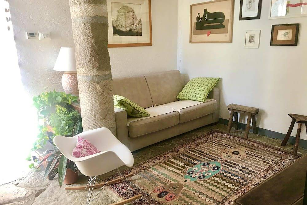 Adorable retreat in the woods with pool, near Florence! in Pontassieve, Chianti