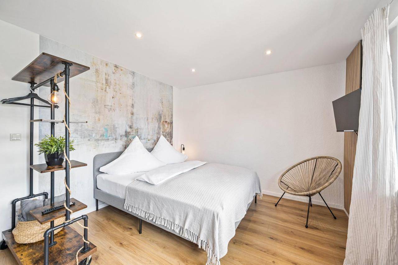 Ganze Wohnung, One-Bedroom Apartment in Lampertheim, Bergstraße