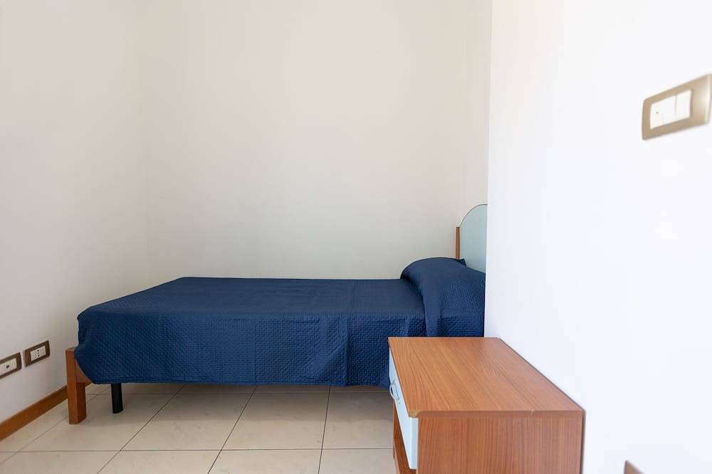 Entire apartment, Felici al Mare - 150 m from the beach with possibility of private parking space in San Benedetto del Tronto, Riviera delle Palme