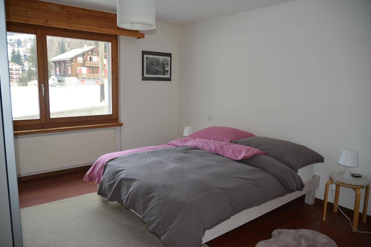 Ganze Wohnung, Apartment with Garden View in Randa, Walliser Alpen