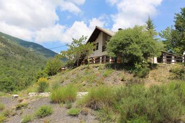 Maison de campagne pour 12 personnes, avec jardin et vue à Villars-Colmars