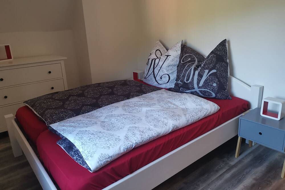 Ganze Wohnung, Liebevoll eingerichtete Ferienwohnung mit Balkon und Terrasse im Osterzgebirge in Dippoldiswalde, Osterzgebirge