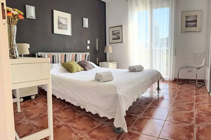 Location de vacances pour 8 personnes, avec piscine et terrasse à Llauro - 4