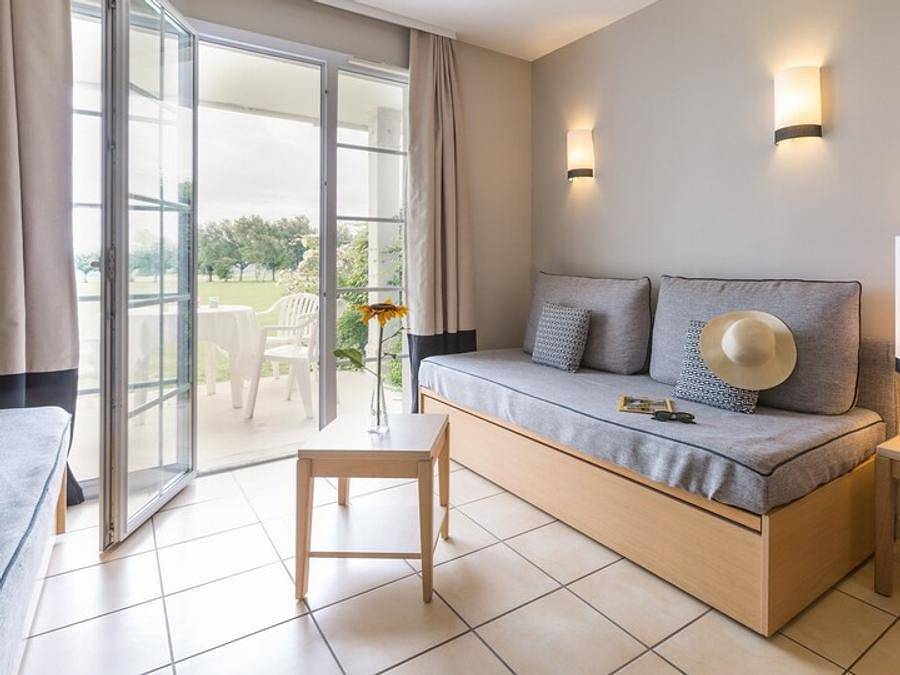 Pierre & Vacances Résidence Le Green Beach - Omaha Beach - Studio 5 personnes - Studio - 1 alcôve - Terrasse ou balcon in Port-en-Bessin-Huppain, Région de Bayeux