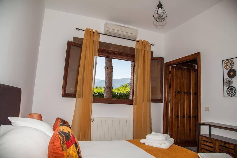 'Rabilargo', a 2 bedroom luxury cottage in Candeleda, Valle del Tiétar